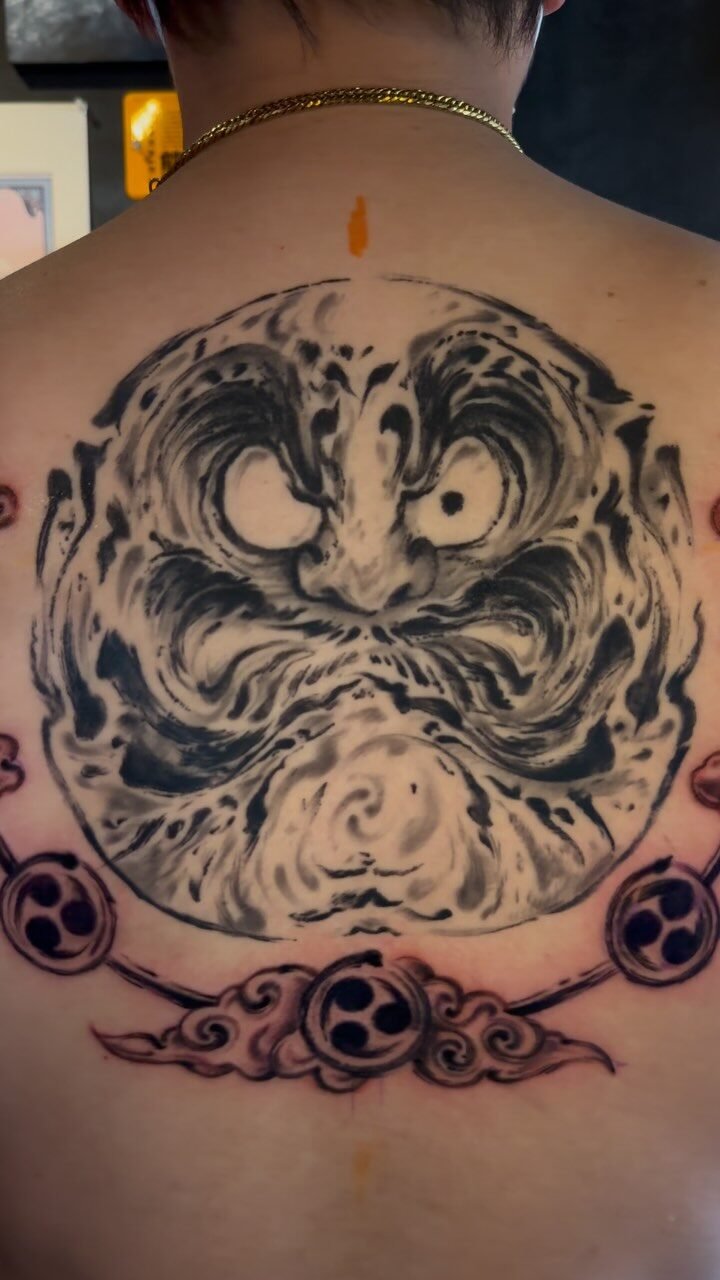 Instagram post from dandi.craniumtattoo. This post is in position 8.