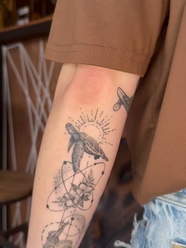Instagram post from paulinha.tattoo_. This post is in position 1.