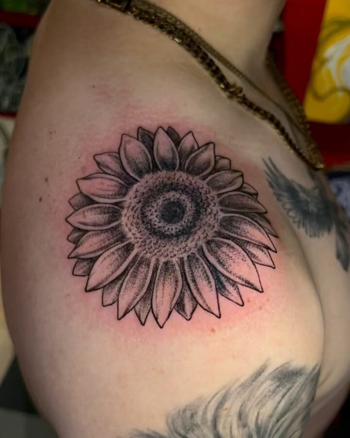 Instagram post from paulinha.tattoo_. This post is in position 3.
