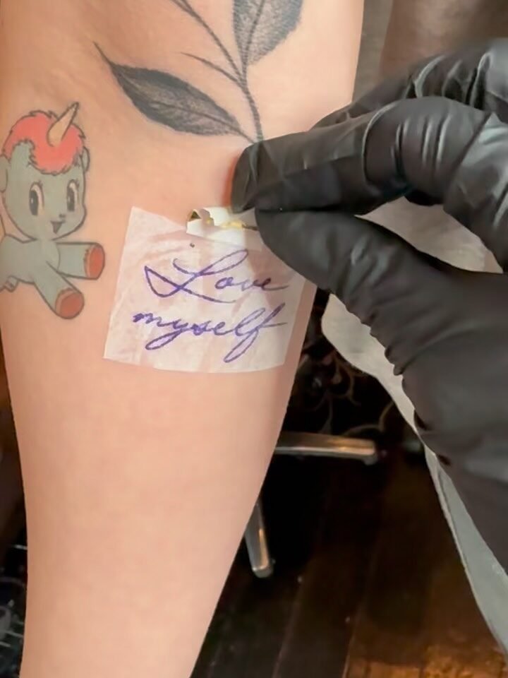 Instagram post from paulinha.tattoo_. This post is in position 1.