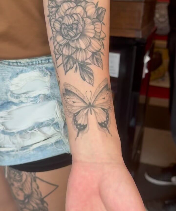 Instagram post from paulinha.tattoo_. This post is in position 1.