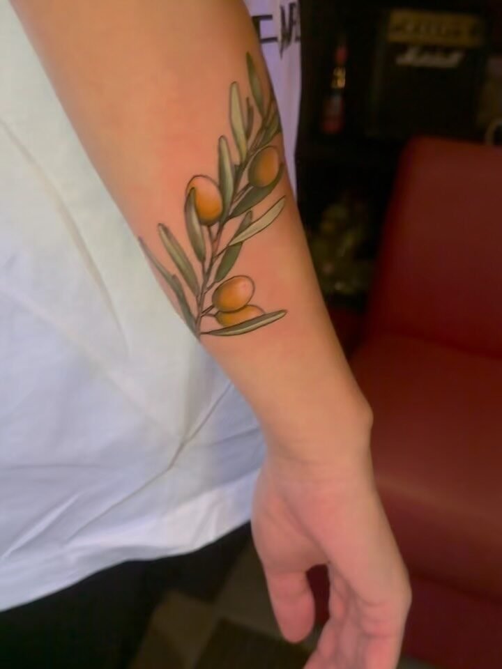 Instagram post from paulinha.tattoo_. This post is in position 1.