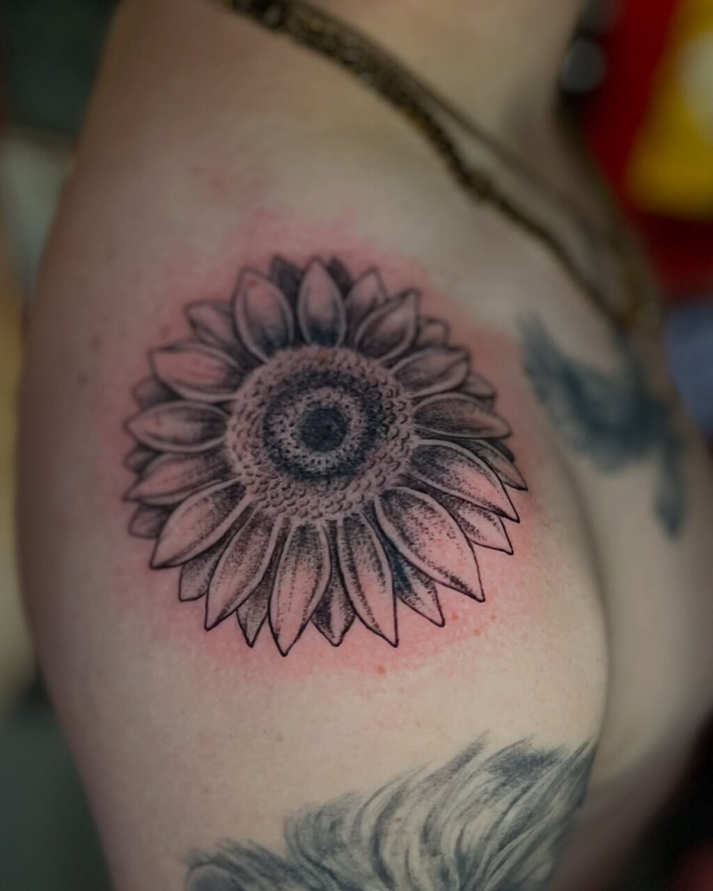 Instagram post from paulinha.tattoo_. This post is in position 2.
