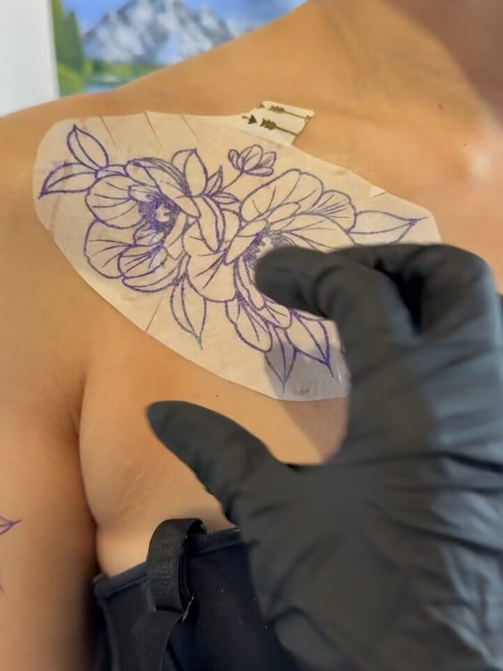 Instagram post from paulinha.tattoo_. This post is in position 1.