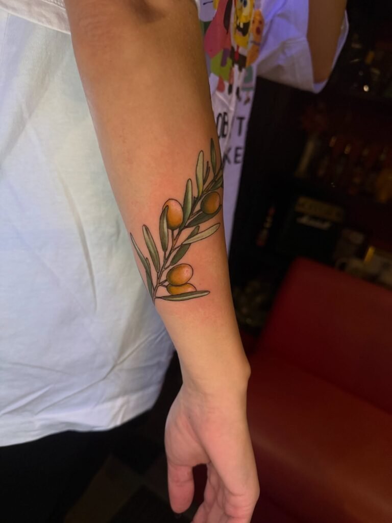 Instagram post from paulinha.tattoo_. This post is in position 5.