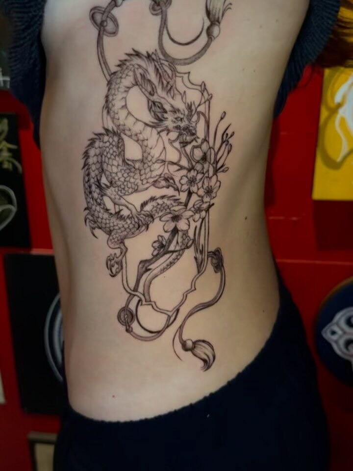 Instagram post from paulinha.tattoo_. This post is in position 1.