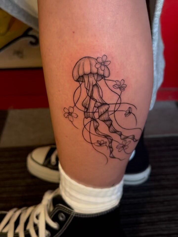 Instagram post from paulinha.tattoo_. This post is in position 2.