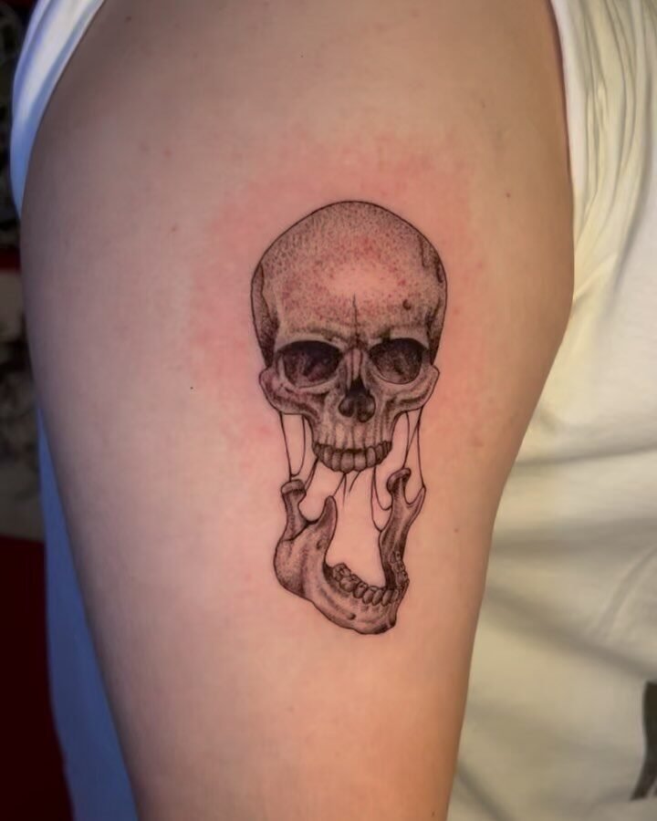 Instagram post from paulinha.tattoo_. This post is in position 2.