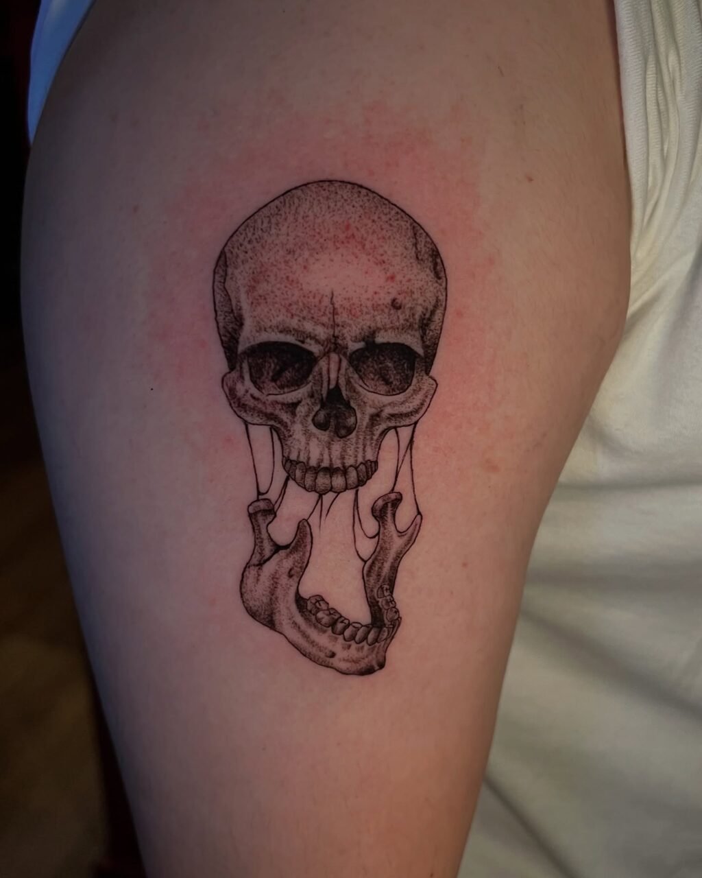 Instagram post from paulinha.tattoo_. This post is in position 1.
