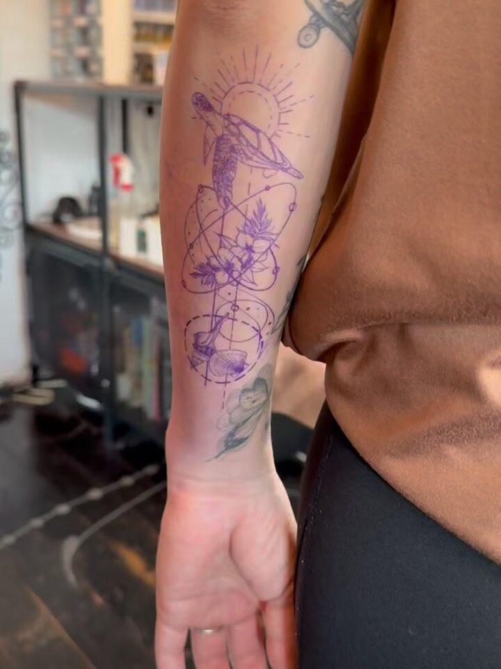 Instagram post from paulinha.tattoo_. This post is in position 1.