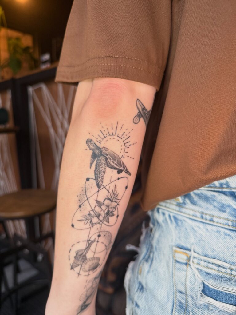 Instagram post from paulinha.tattoo_. This post is in position 7.