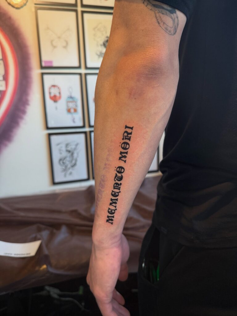 Instagram post from paulinha.tattoo_. This post is in position 6.