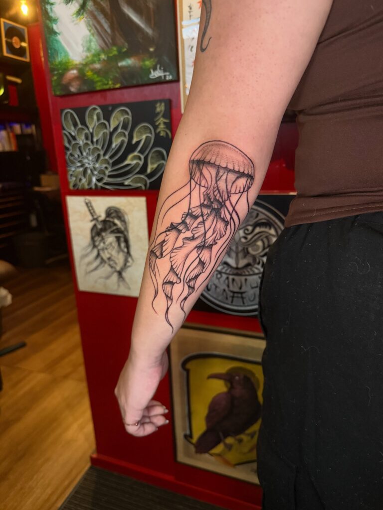 Instagram post from paulinha.tattoo_. This post is in position 7.