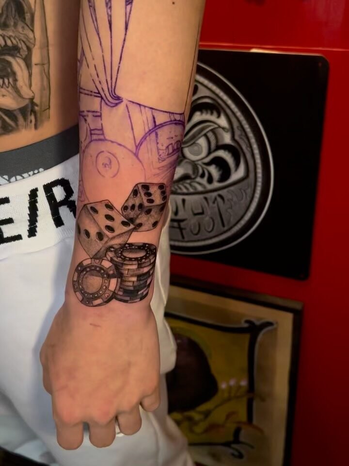 Instagram post from paulinha.tattoo_. This post is in position 1.