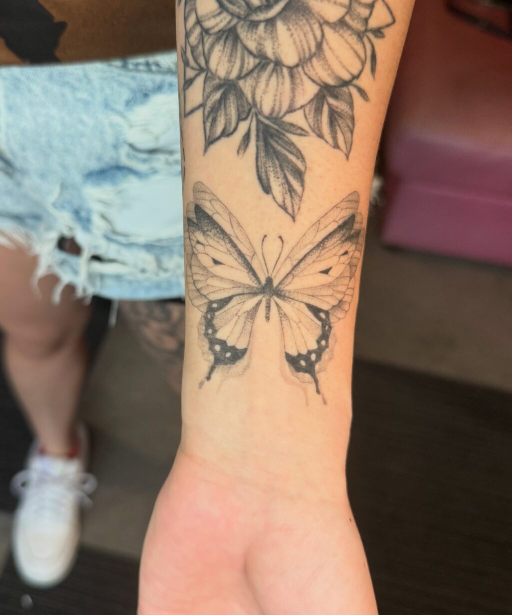 Instagram post from paulinha.tattoo_. This post is in position 2.