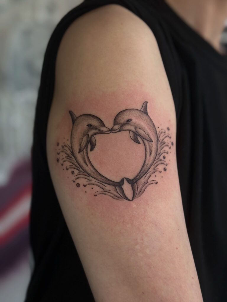 Instagram post from paulinha.tattoo_. This post is in position 11.